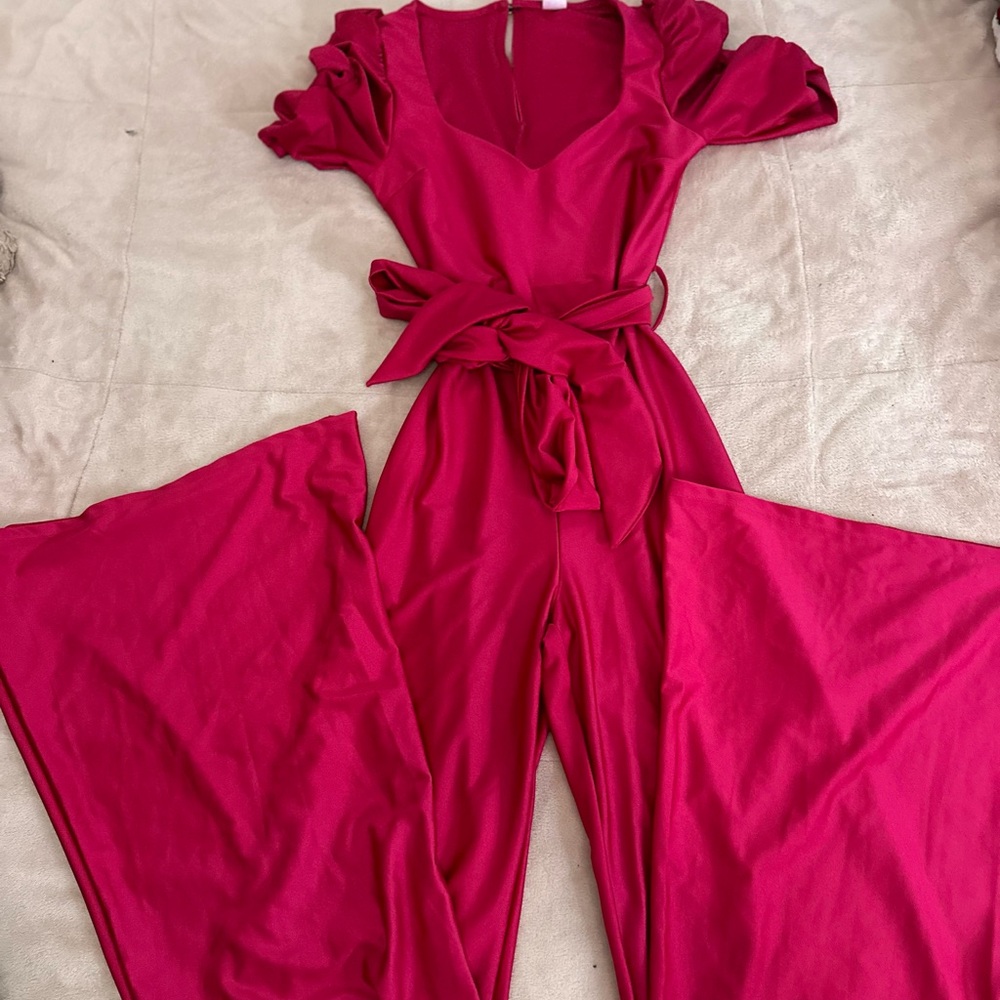 Chic Pink Jumpsuit with Cap Sleeves and Wide-Leg Pants - Picture 2 of 9